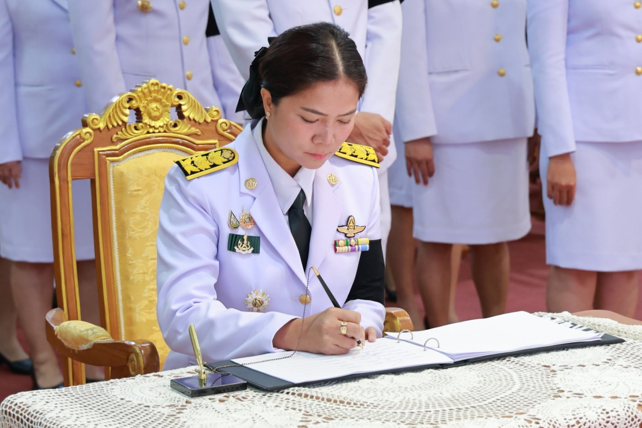 title - ปฏิรูปที่ดินจังหวัดเพชรบุรี พร้อมด้วย เจ้าหน้าที่ ส.ป.ก.เพชรบุรี ร่วมิธีถวายน้ำสรงพระศพเบื้องหน้า พระรูป สมเด็จพระเจ้าลูกเธอ เจ้าฟ้าพัชรกิติยาภา นเรนทิราเทพยวดี กรมหลวงราชสาริณีสิริพัชร มหาวัชรราชธิดา